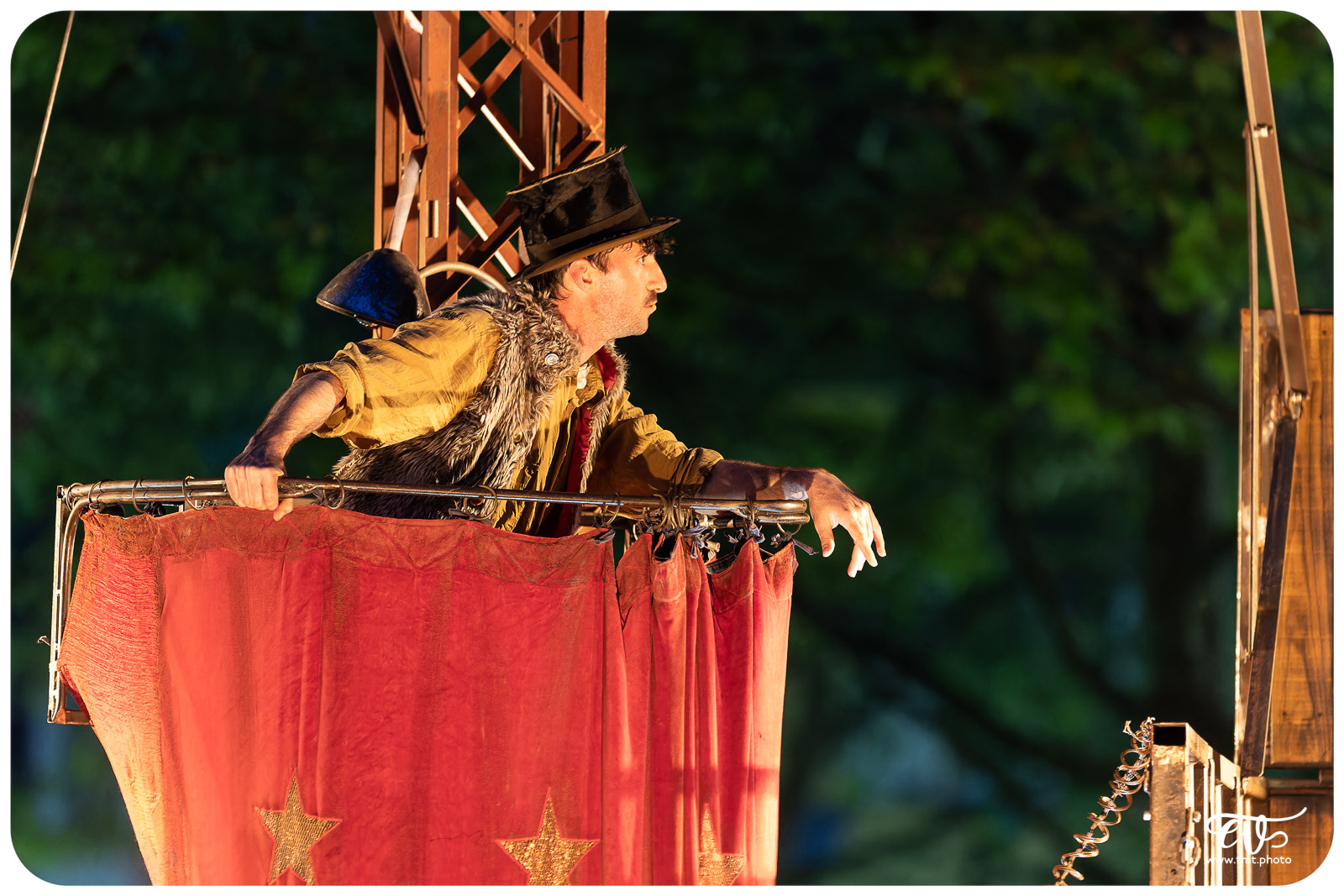 DE CHAIR ET D'ACIER (CIE 100 RACINES)